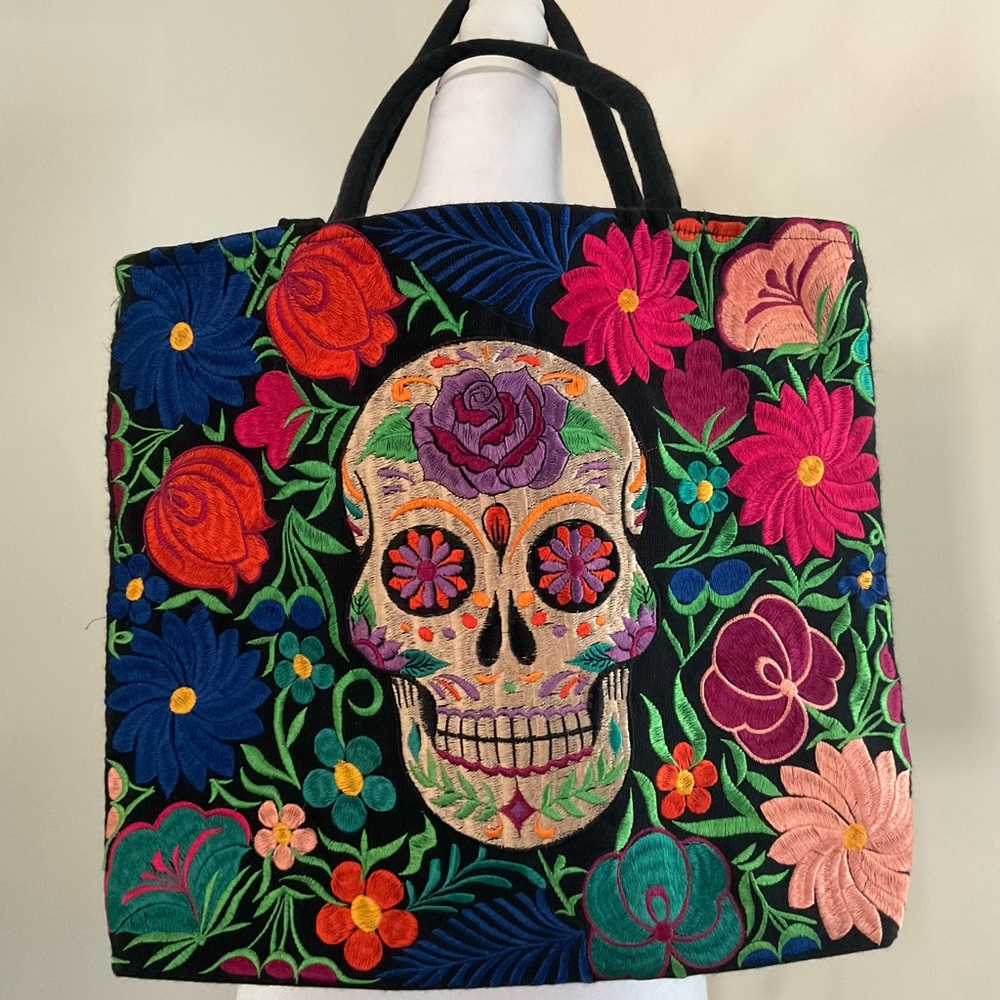 Large super nice 100% embroidered front bag/tote; detailed skull, brand new